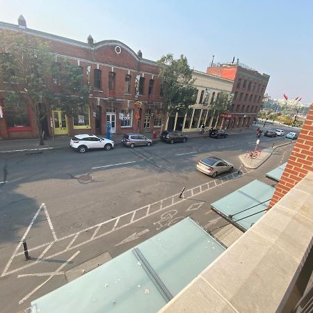 Downtown Heritage Condo With Parking Victoria Zewnętrze zdjęcie