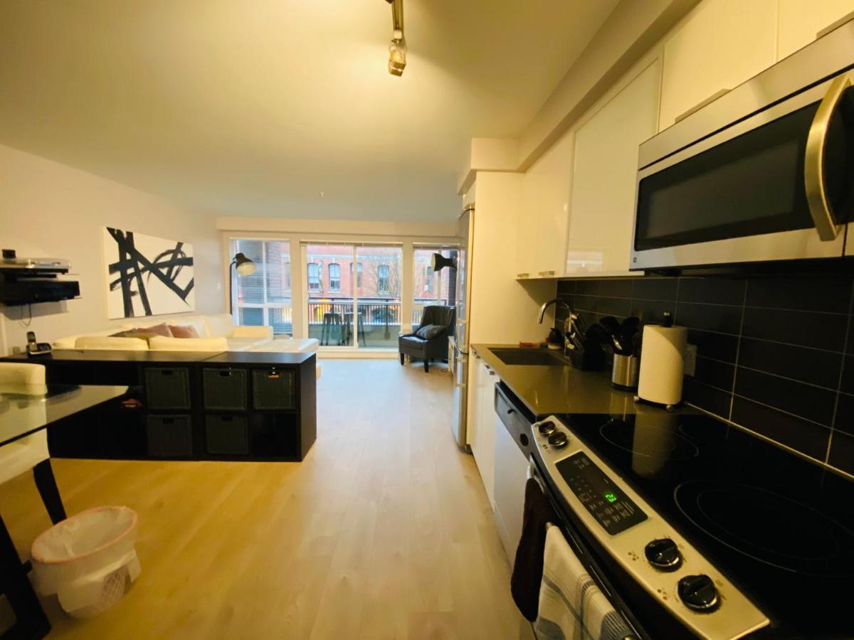 Downtown Heritage Condo With Parking Victoria Zewnętrze zdjęcie