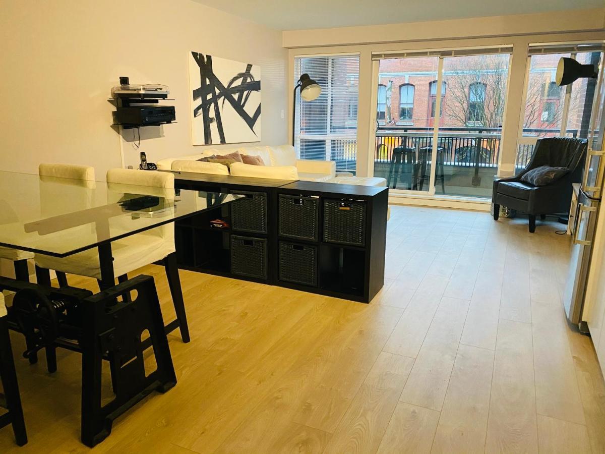 Downtown Heritage Condo With Parking Victoria Zewnętrze zdjęcie