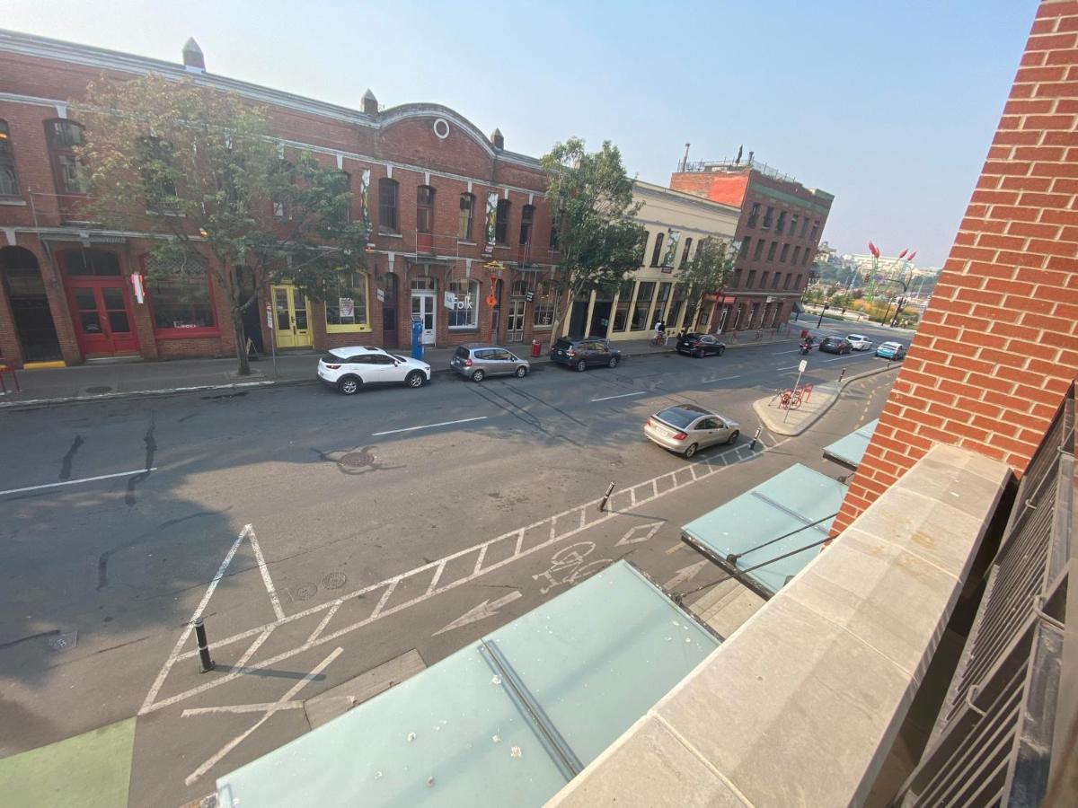 Downtown Heritage Condo With Parking Victoria Zewnętrze zdjęcie